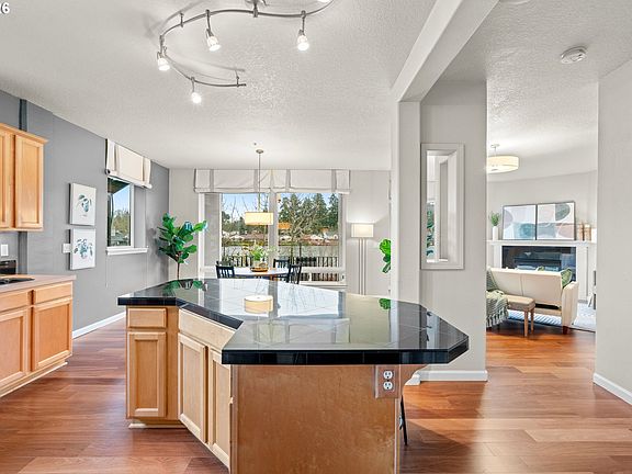 5th image of 161 3rd St