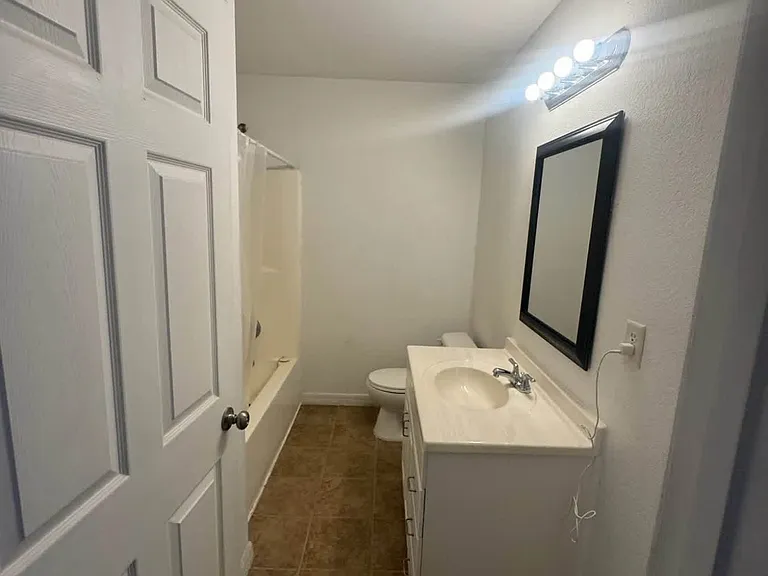 330 Porter Ave #C — Photo 4