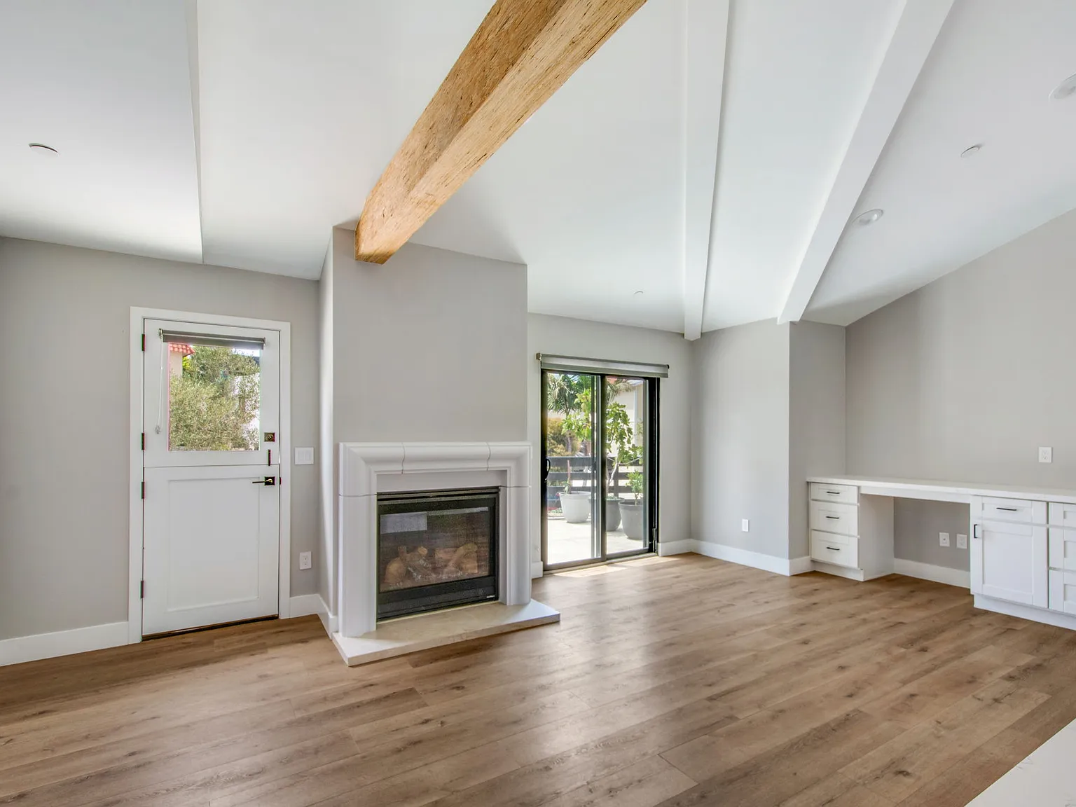 2 bed, 1155 sqft, $5,000 — Photo 3