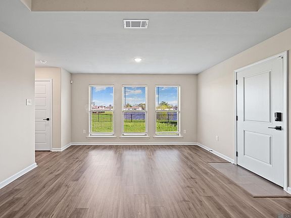 3rd image of 1280 Meadow Crossing Dr