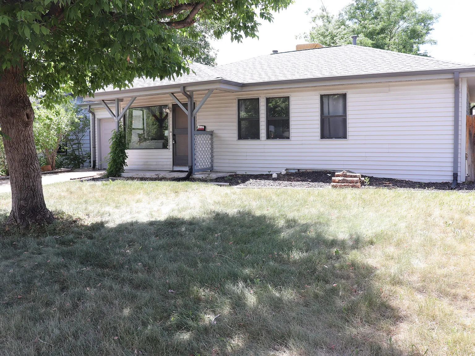 1655 S Newton St — Photo 2