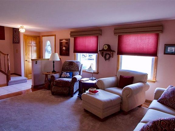 4th image of 40 Rollingwood Dr