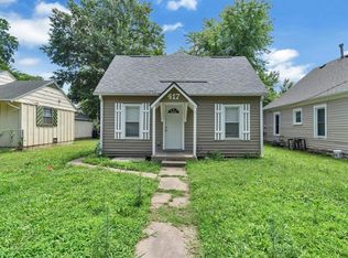 417 W 11th Ave, Winfield, KS 67156