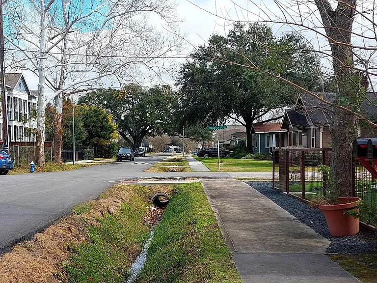 Side street. Parking on the side.
