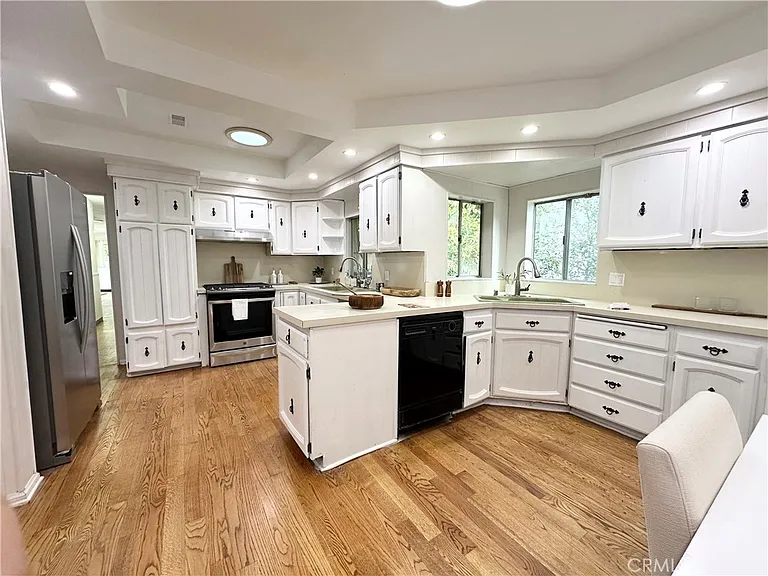 6220 Etiwanda Ave — Photo 12