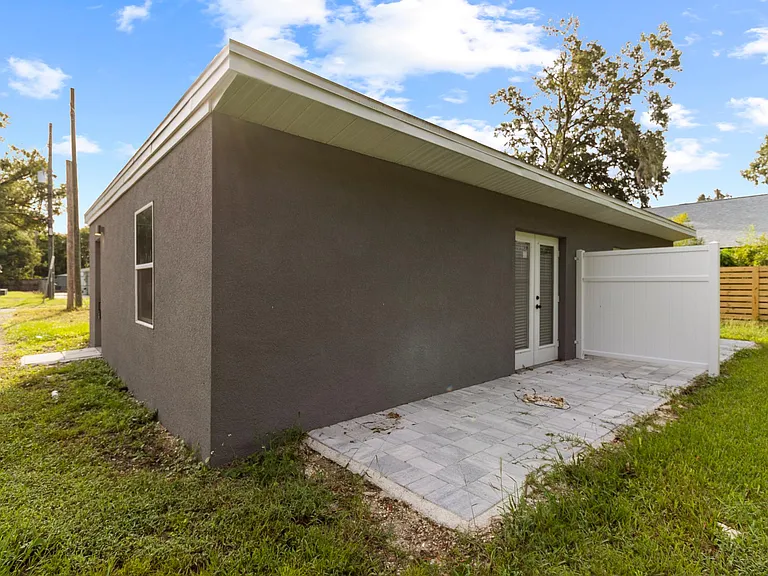 1920 Cloverlawn Ave — Photo 11