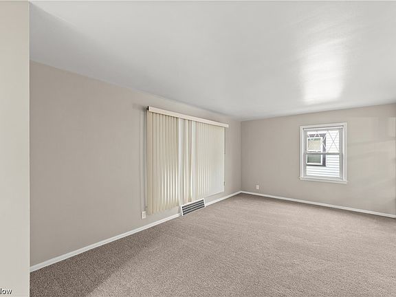 4th image of 13202 Bennington Ave