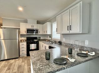 3701 2nd St #385, Coralville, IA 52241