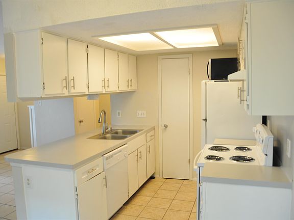 3rd image of 7103 Woodhue Dr #B