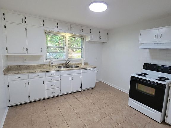 3rd image of 9019 Hardy St