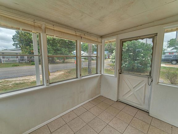 3rd image of 320 Placido Pl