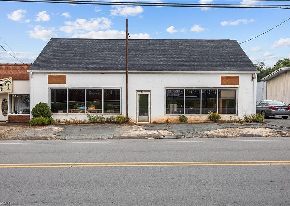 1st image of 607 W Main St #A-b