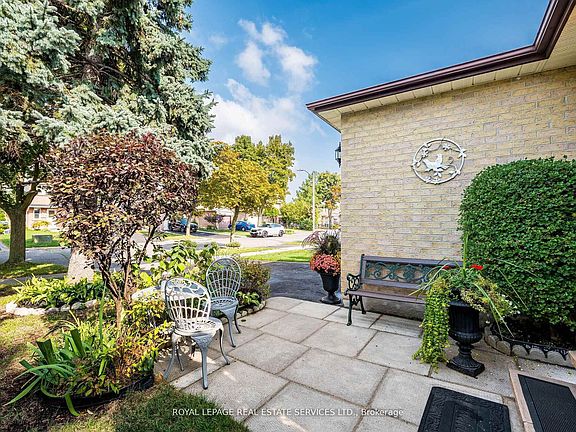 4th image of 77 Martindale Cres