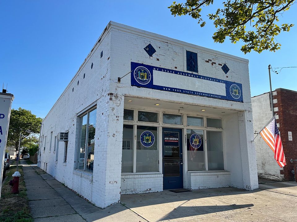 2nd image of 2001 Park St #1