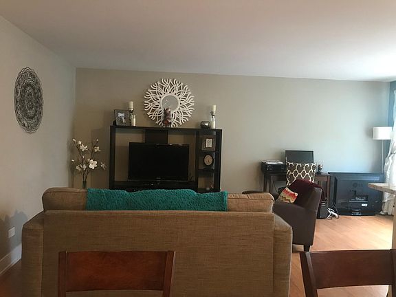 2nd image of 539 W Stratford Pl APT 404