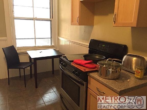 2nd image of 1195 Beacon St Ste 1