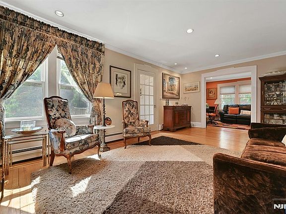 3rd image of 1334 Pennington Rd
