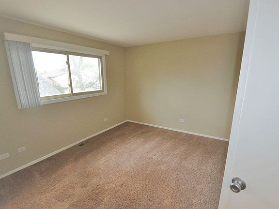 5th image of 16749 Meadowdale Dr