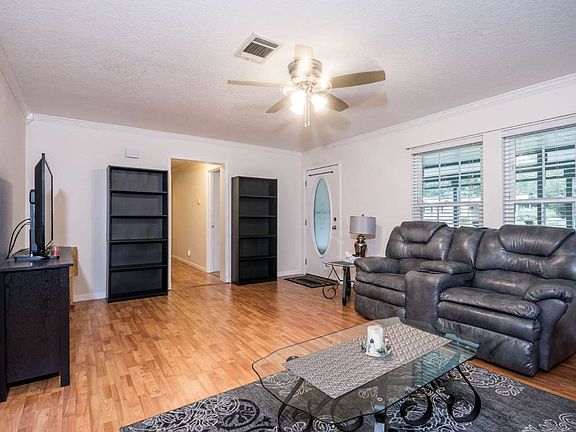3rd image of 213 NW Kensington Ln