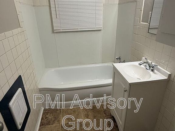 4th image of 3365 SE Girard St