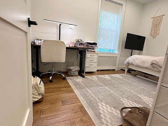 5th image of 168 Meserole Ave APT 3