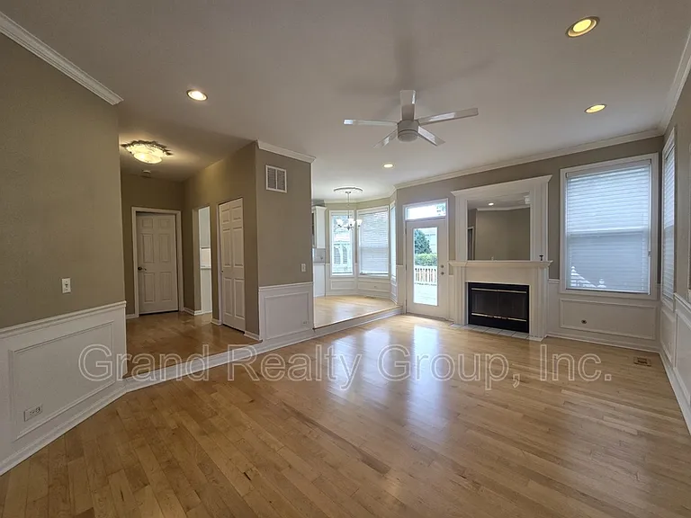 217 Lexington Ct — Photo 7