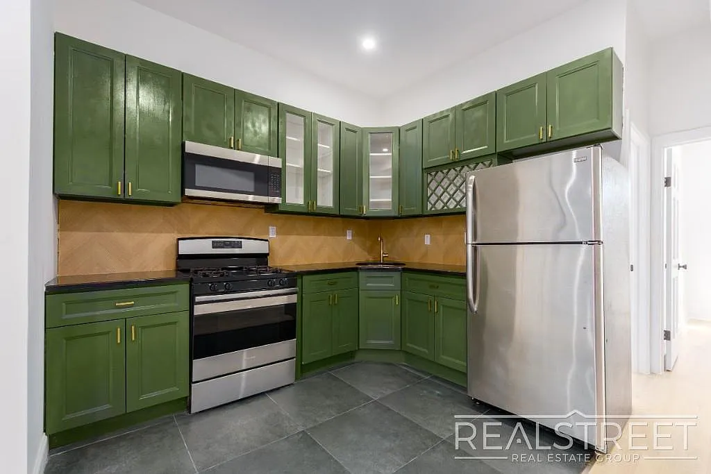 Building Photo - 426 Chauncey St #2