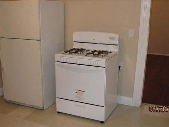 4th image of 258 Maplewood Ave Floor 2