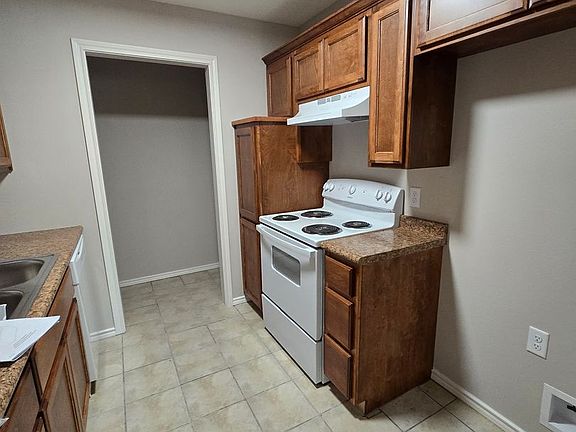 4th image of 2600-2608 Lamar Ave #15A