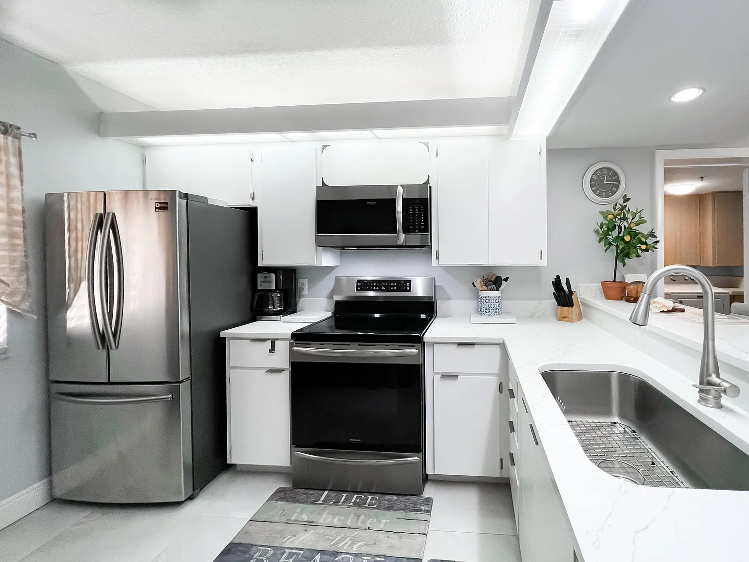 2 bed, 2.0 bath, 1385 sqft, $7,800 — Photo 2