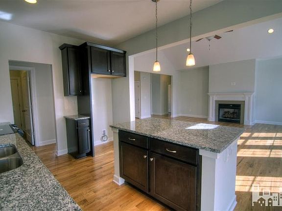4th image of 620 Spencer Ct