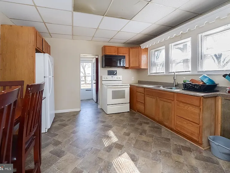 104 Market Pl #A — Photo 2
