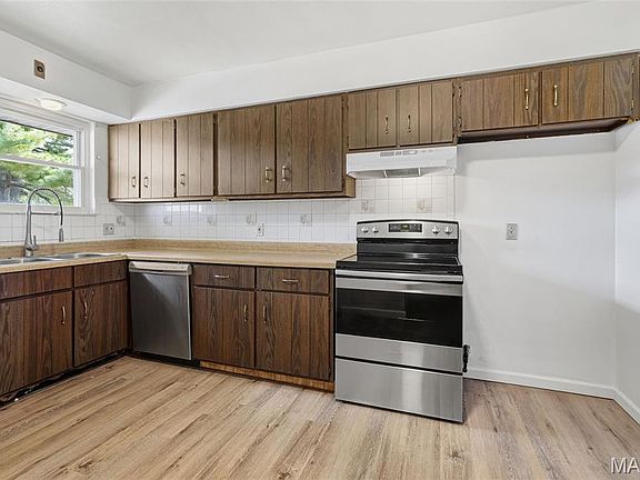 2nd image of 8 Monticello Pl