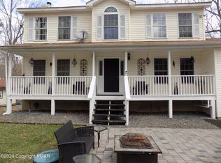 12253 Green Meadow Dr, East Stroudsburg, PA 18302
