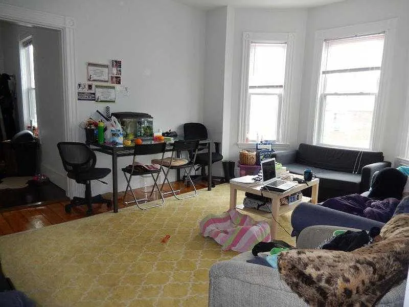 4 bed, $4,100 — Photo 1