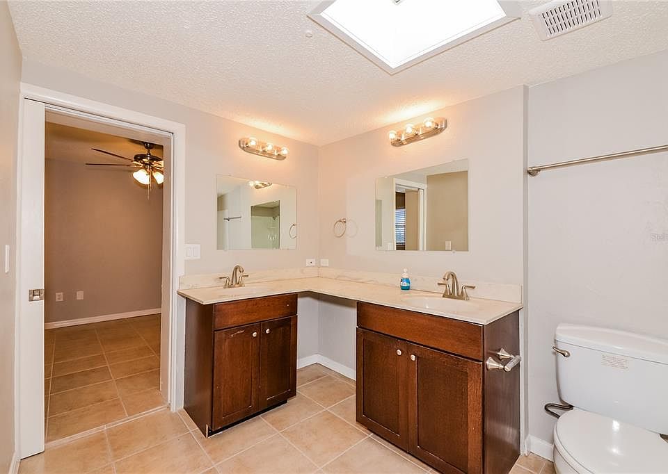 1st image of 2426 Stratford Dr #2426