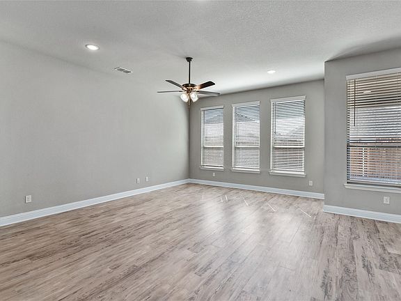 4th image of 206 Miramar Ave