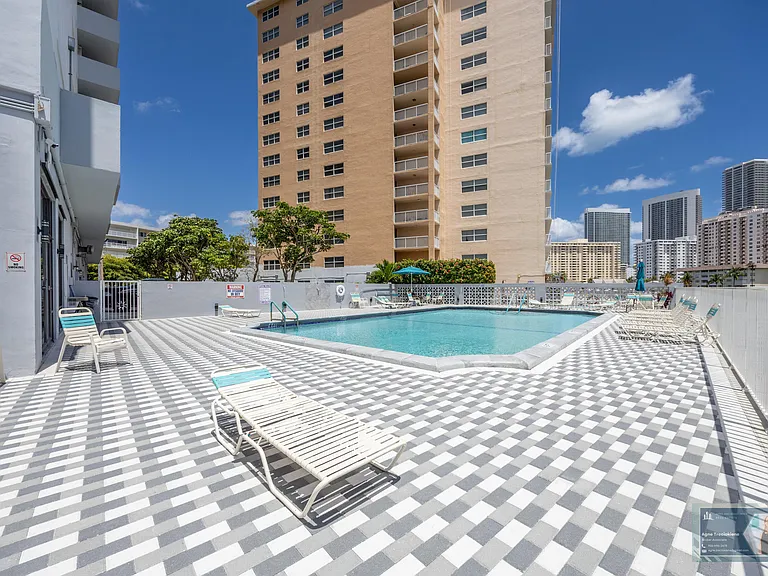 137 Golden Isles Dr #914 — Photo 39