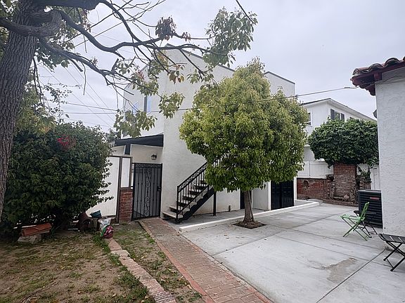 3rd image of 4411 S Victoria Ave