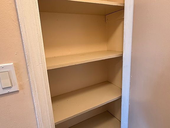 5th image of 11943 218th St Floor 2