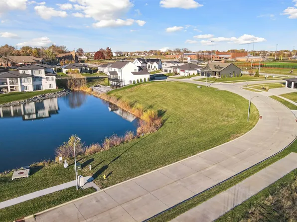 1060 Myles Ct, Waukee, IA 50263