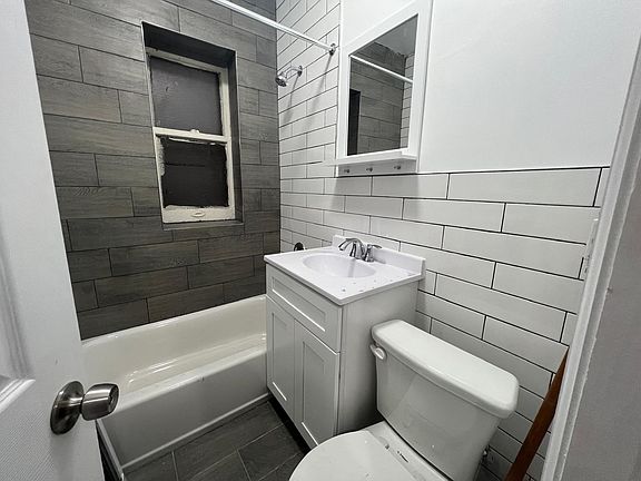 5th image of 2471 Grand Ave APT 4D