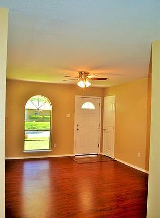3rd image of 3945 Cambridge Dr