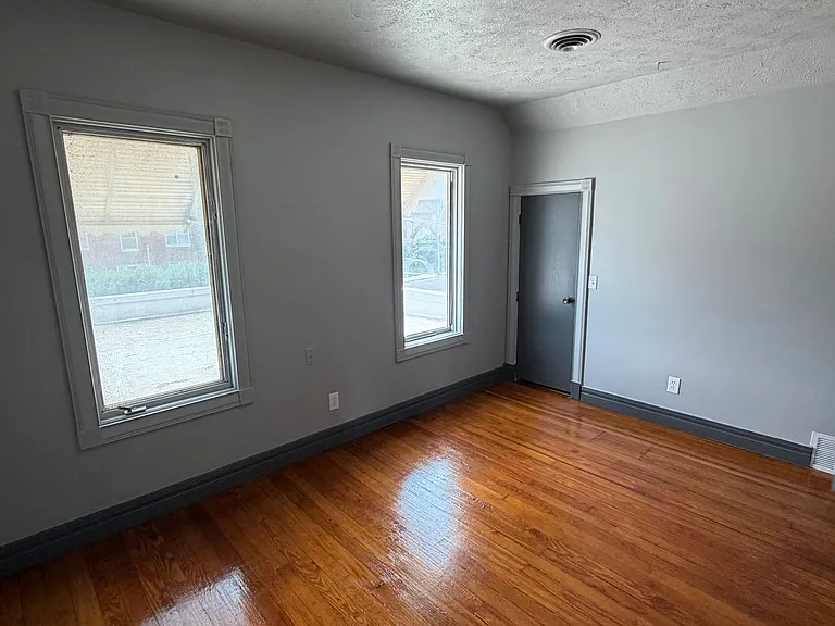 3502 Leavenworth St — Photo 10