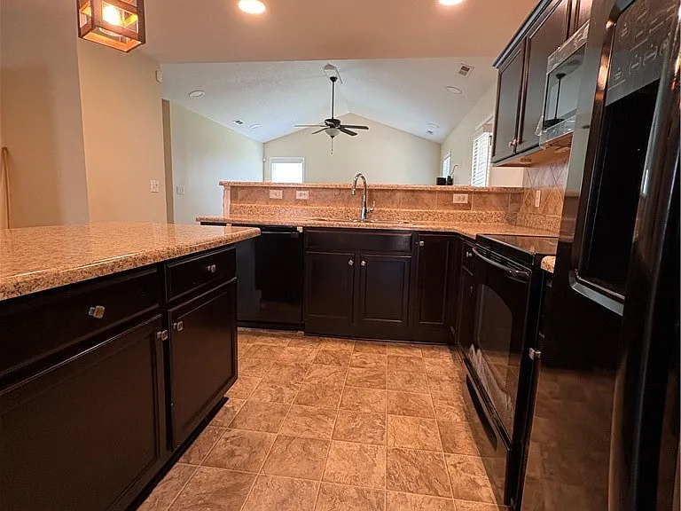 365 Roanoke Dr — Photo 9