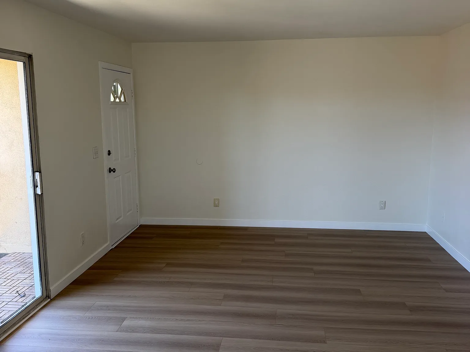 2 bed, 900 sqft, $2,750 — Photo 2