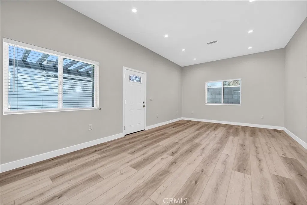 2 bed, 853 sqft, $3,200 — Photo 4