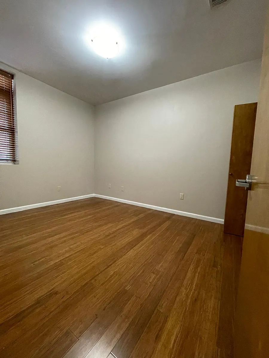 Building Photo - 50 Oak St #104