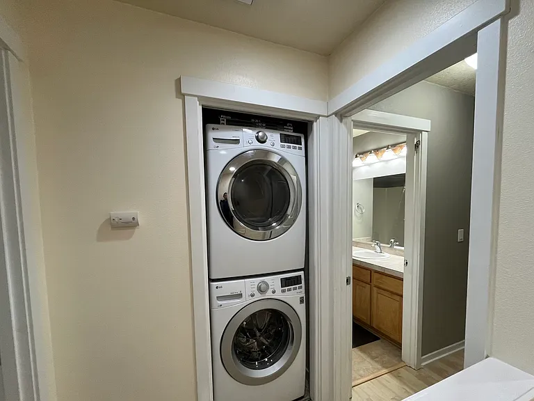 5377 SW Golden Gate Way — Photo 10