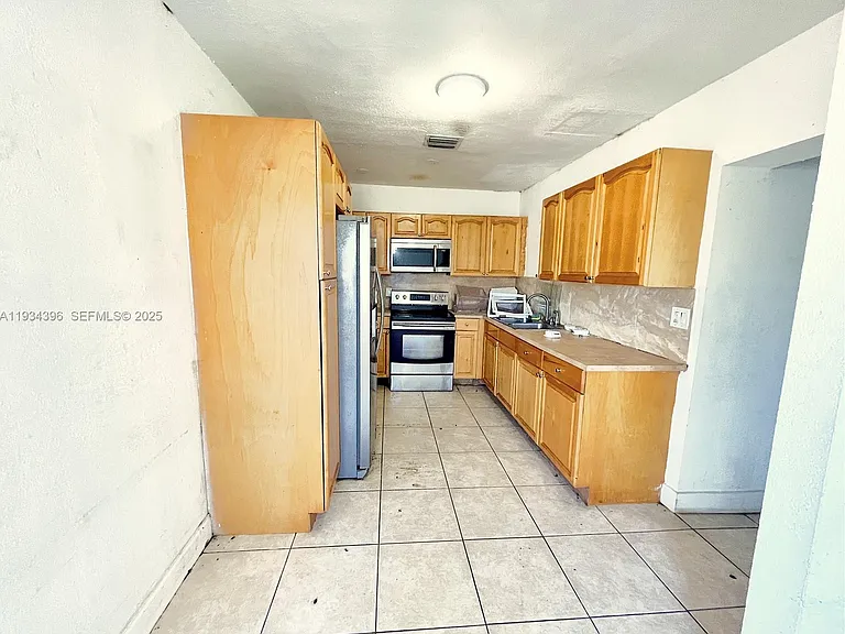 15410 NW 29th Ct — Photo 6
